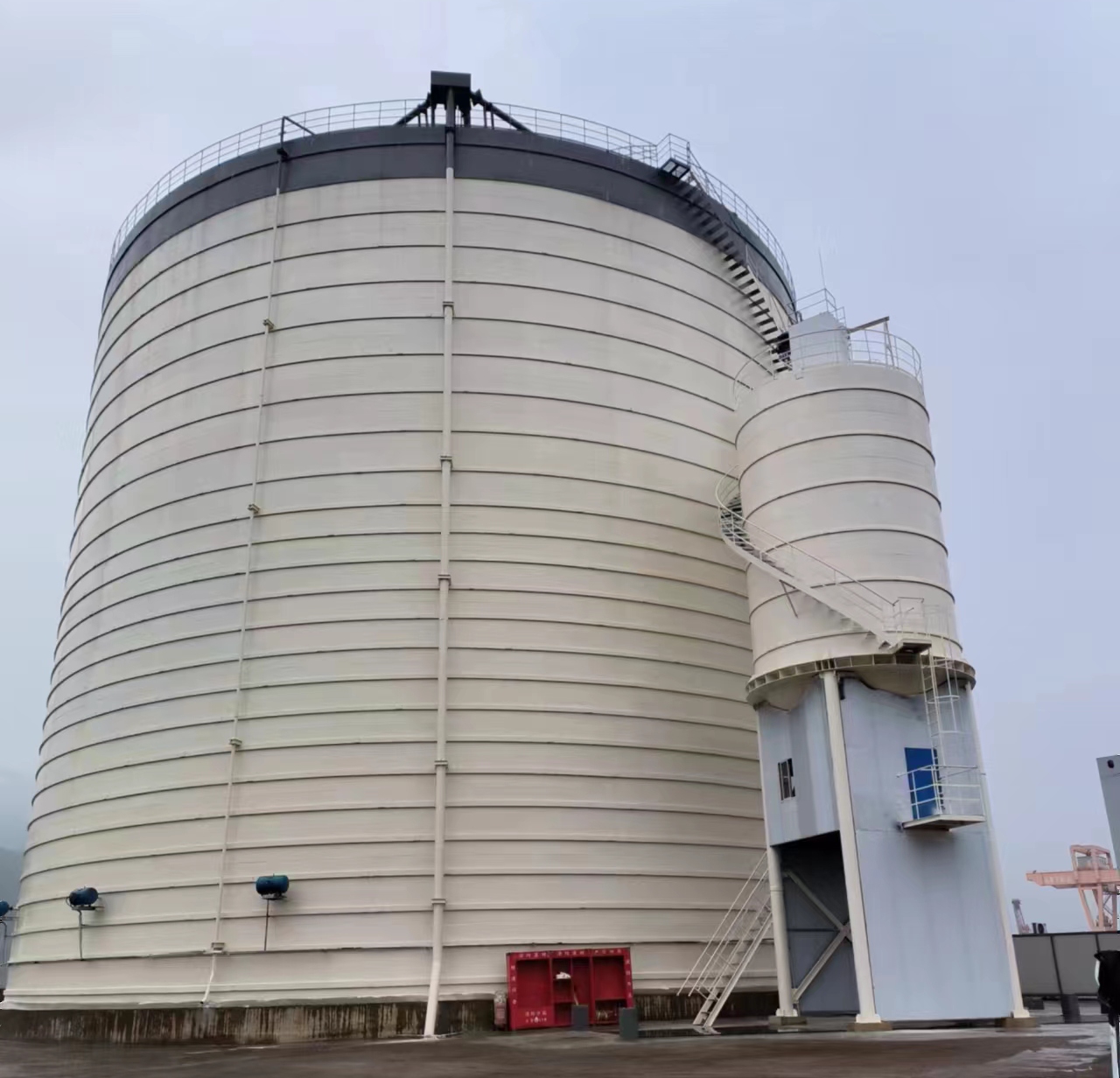 中沙10万吨水泥钢板库